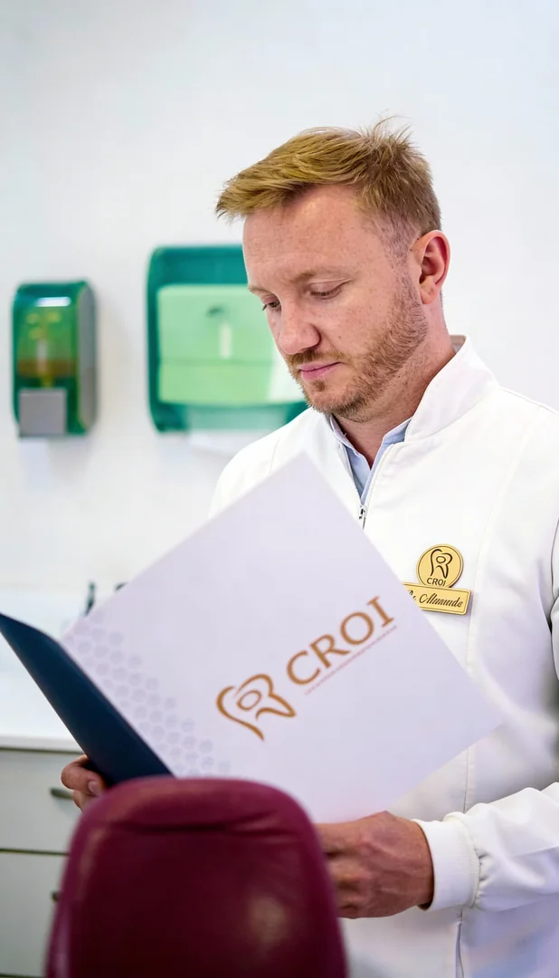 Dr. Alexandre Regalin - Dentista especialista em implantes e estética dental